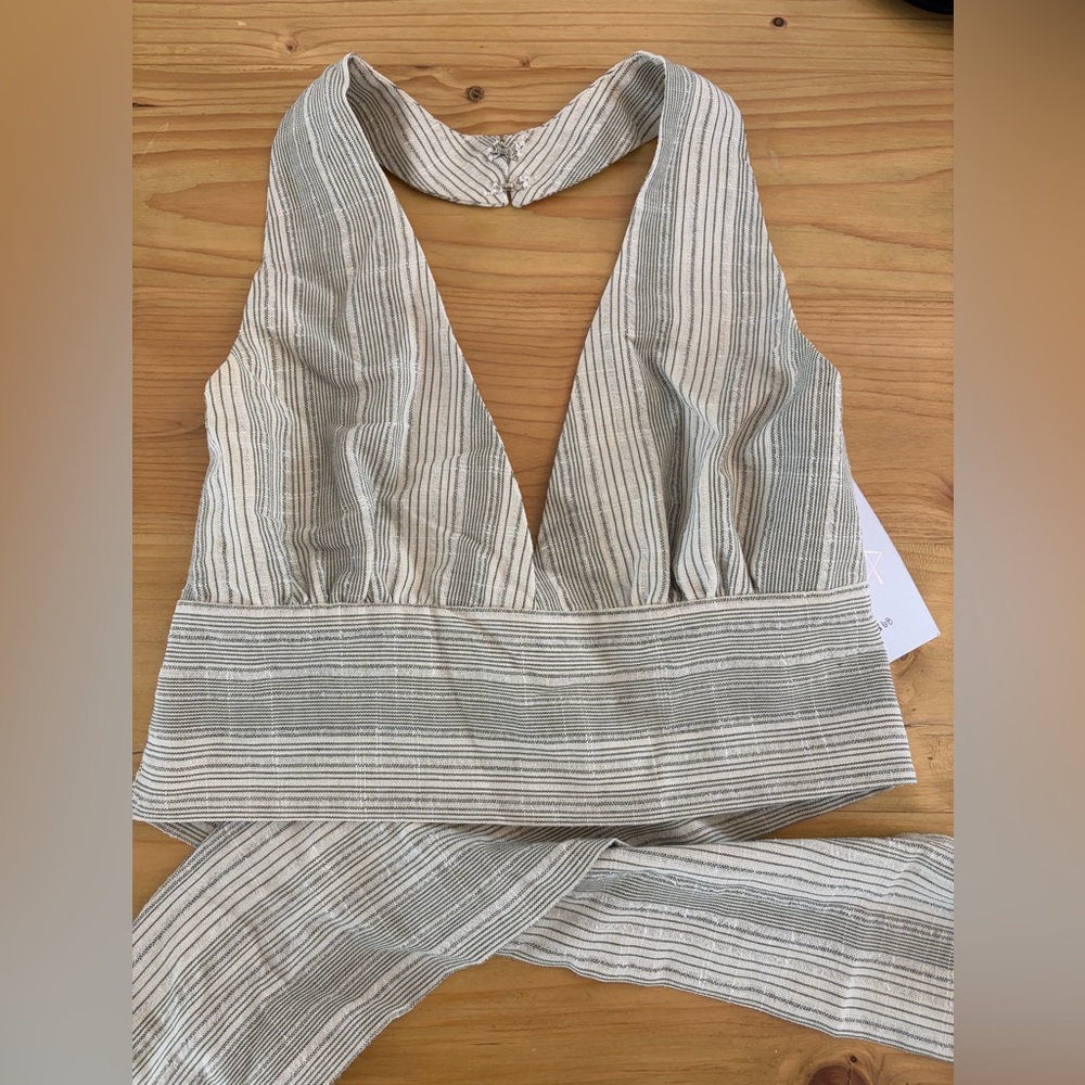 NWT Sage the label striped deep v halter top women’s small summer vacation ☀️🏝️